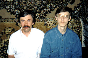 Доцент М.С.Комелин и А.Салакин, серебряный призер Всемирной олимпиады по химии 2001 г. (г. Бомбей, Индия)