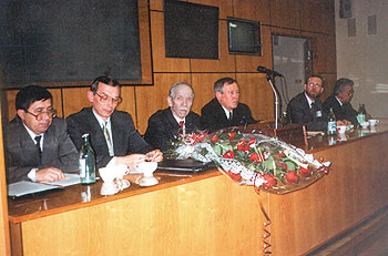 На снимке: президиум международной конфе-ренции, посвященной 70-летию И.С.Галкина;  