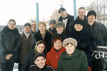На снимке: Т.А. Загайнова,  З.А. Горохова со студентами общежития №1 МарГУ