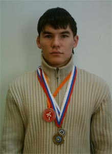 Жарков Алексей, студент 1 курса, победитель соревнований МарГУ по шахматам 2005 г.(имеет II разряд)