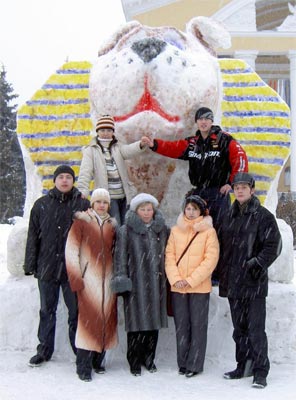 снежная скульптура МарГУ и ее создатели